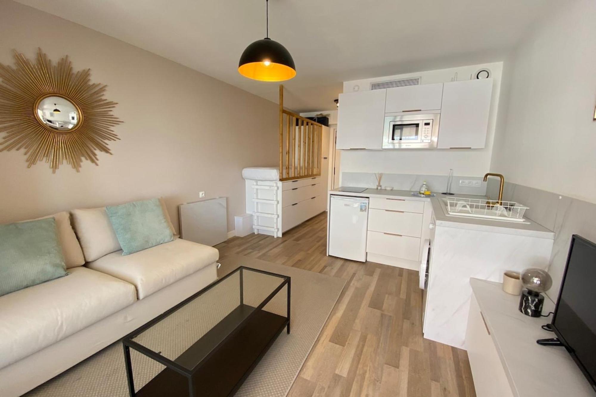 06Ai - Beautiful Renovated Studio - Sea And Pool View Vallauris Kültér fotó