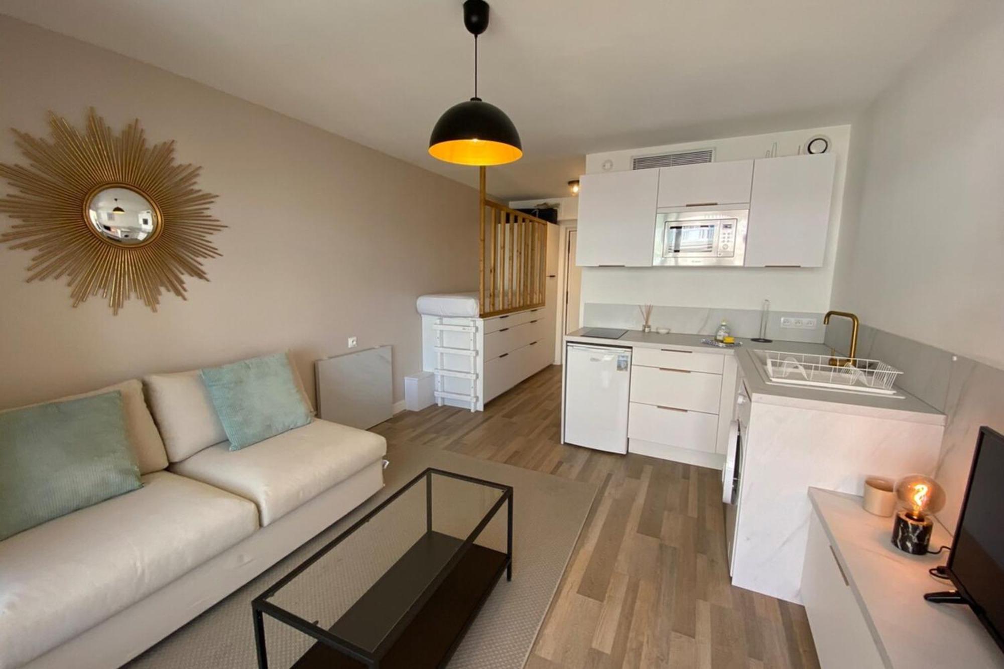 06Ai - Beautiful Renovated Studio - Sea And Pool View Vallauris Kültér fotó